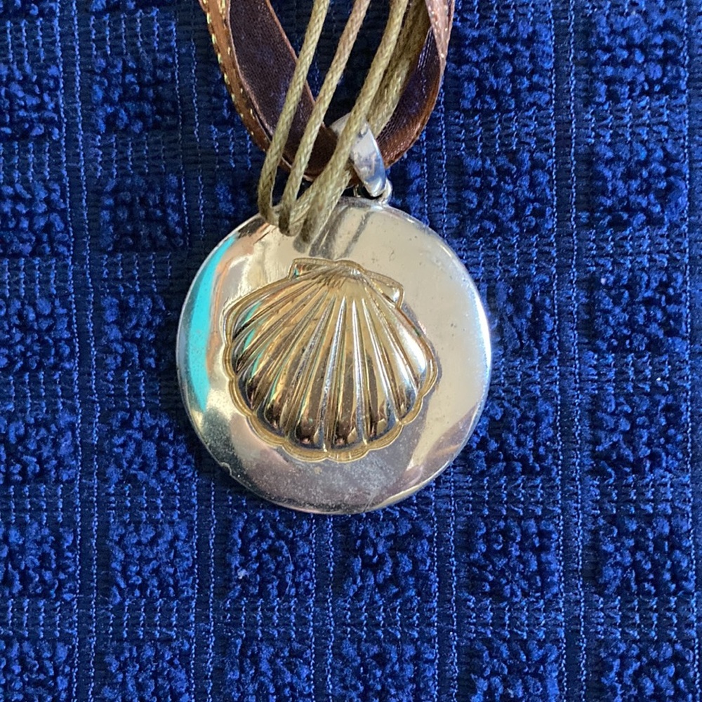Shell Necklace - Picture 3 of 3